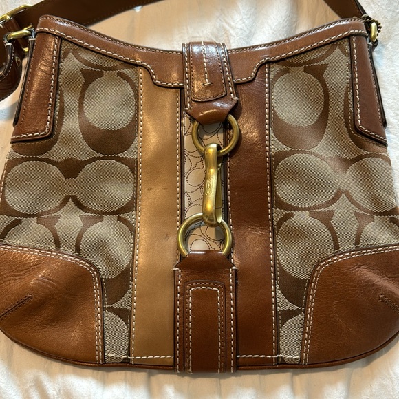 Authentic Coach Horsebit over the shoulder purse - Picture 4 of 4